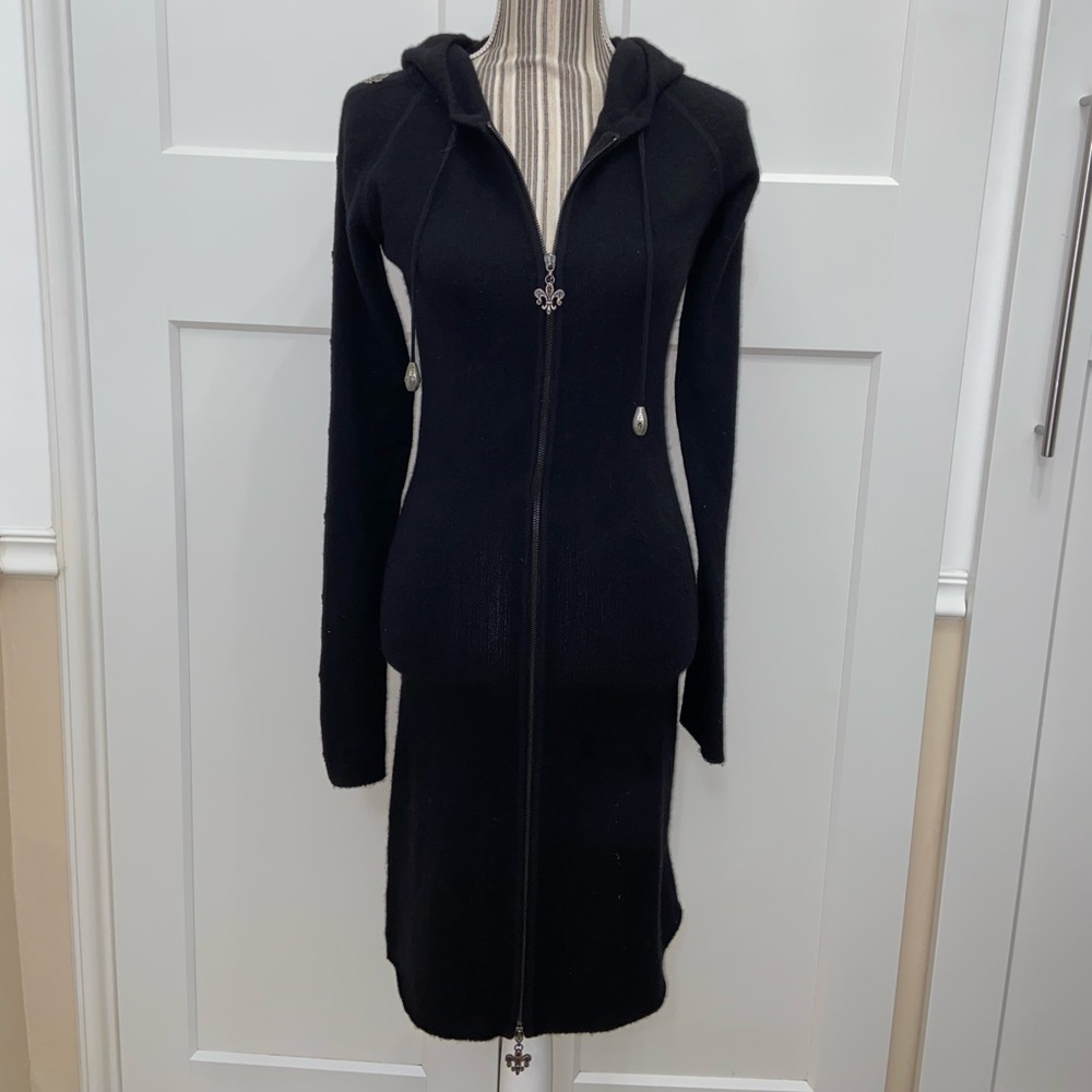 Plush Long-Sleeved Cashmere Sweater w/Metal Emblem